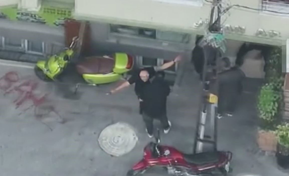 Esenyurt'ta uyuşturucu ticareti yapan M.D. ve S.B. polis tarafından suçüstü