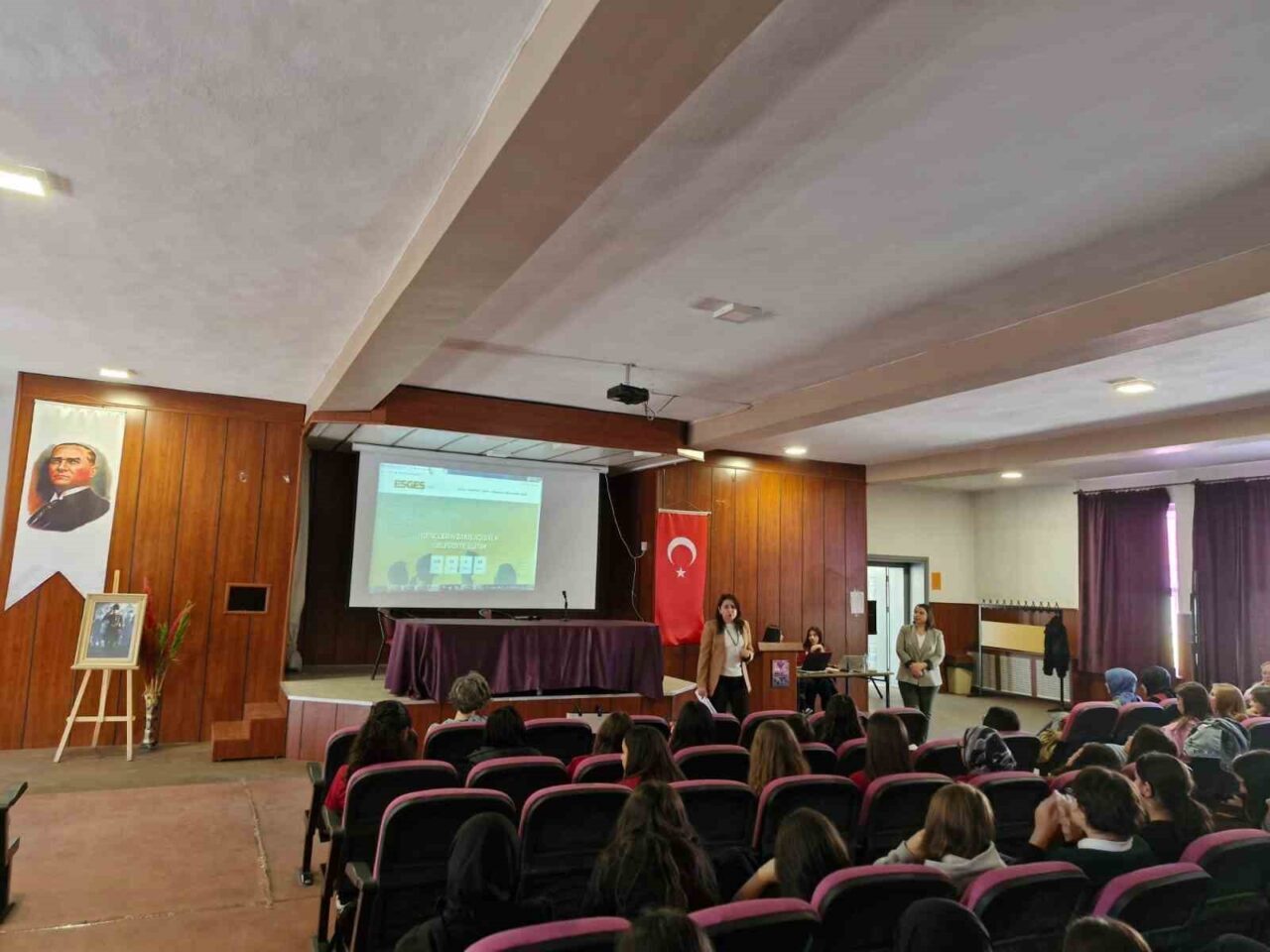 Eskişehir'de gerçekleştirilen Geleceğin Sesi Sempozyumu (ESGES), 550 öğrenci ve 150