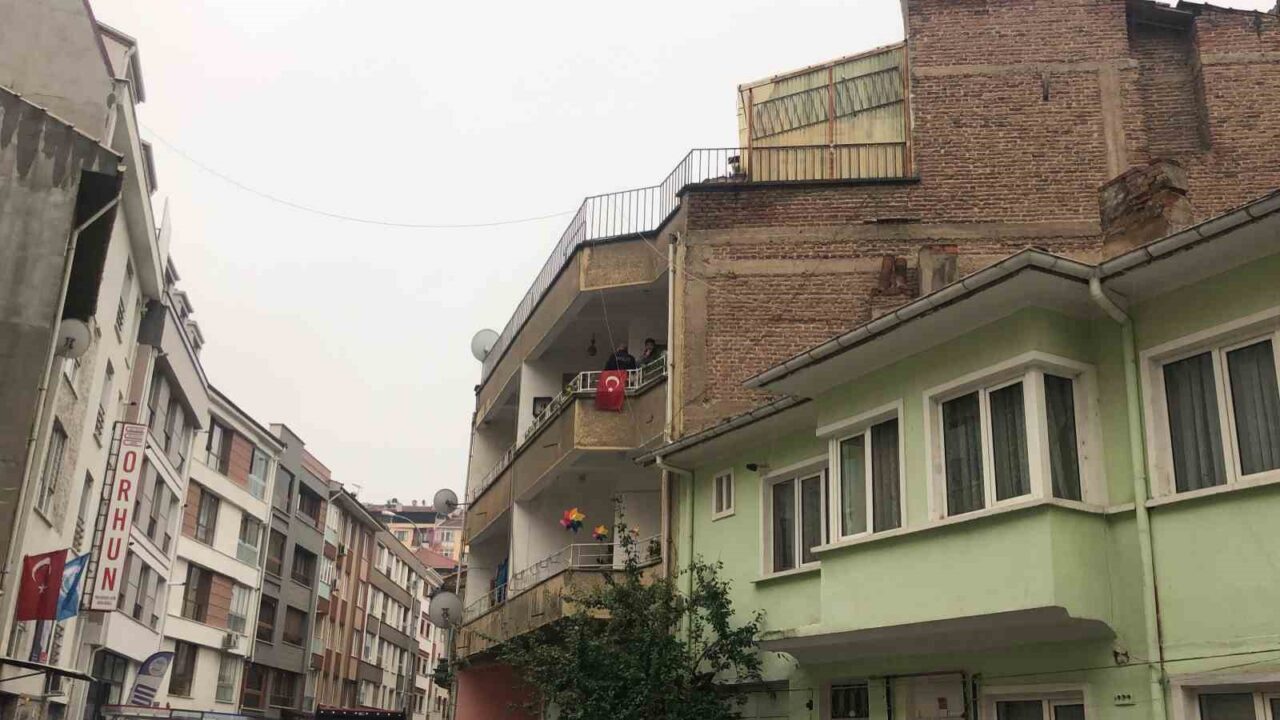 Eskişehir'de A.E. (45) isimli bir adam, evinde ölü bulundu. Yakınlarının