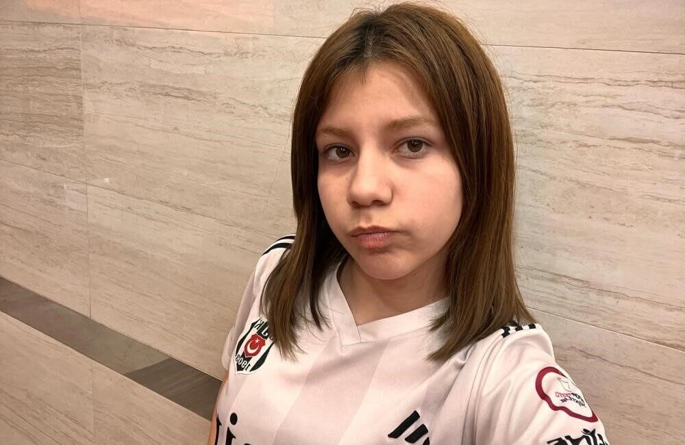 Eskişehir’de 5 Gün Kaybolan 13 Yaşındaki Ezgi Beyaz Sağ Sağlim Bulundu Eskişehir'de 22 Ekim 2025 tarihinde kaybolan 13 yaşındaki Ezgi Beyaz,