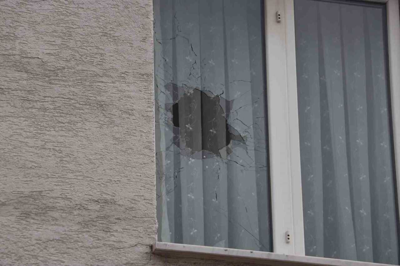 Eskişehir Erenköy Mahallesi'nde B.Y., küstüğü eşiyle konuşmak amacıyla geldiği apartmandan