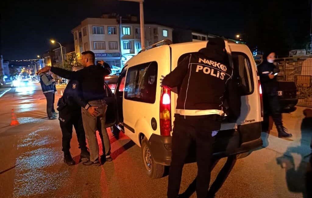 Eskişehir'de 71 Evler Mahallesi'nde İl Emniyet Müdürlüğü tarafından asayiş ve