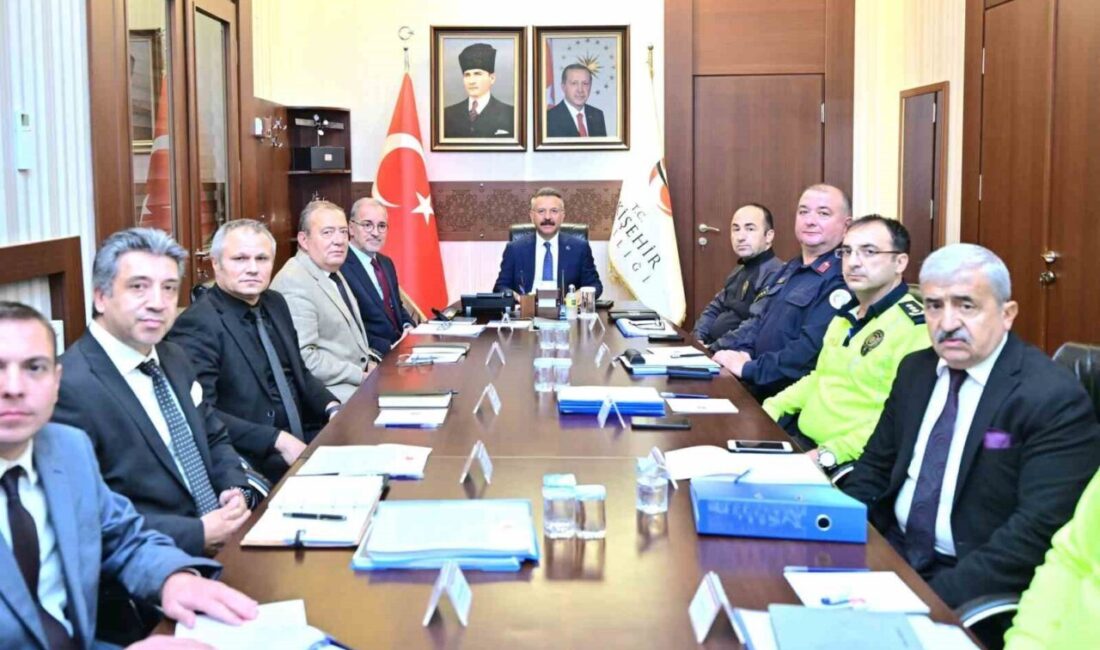 Eskişehir’de, Vali Hüseyin Aksoy'un başkanlığında yapılan toplantıda, İçişleri ve Ulaştırma