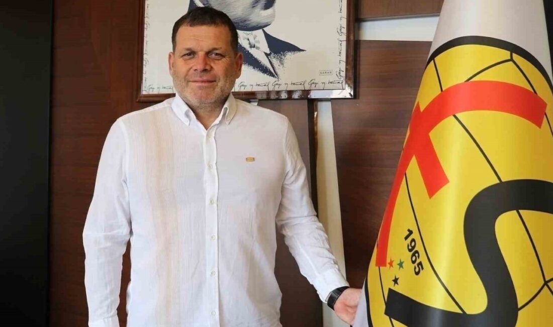 Eskişehirspor, Serdar Göçerler ile yollarını ayırarak Hakan Şapçı’yı teknik direktör olarak atadı. Eskişehirspor, teknik direktör Serdar Göçerler ile yollarını ayırdı ve Hakan