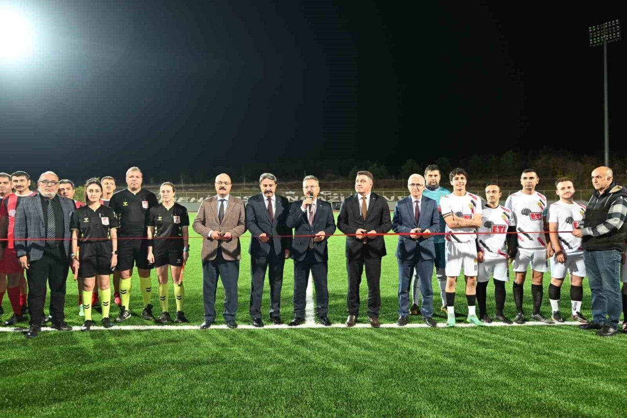 Eskişehir Osmangazi Üniversitesi Stadyumu Yenileme Çalışmaları Tamamlandı, Açılış Töreni Yapıldı