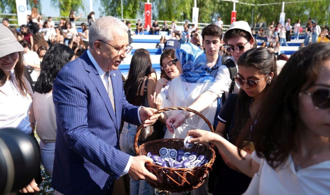 Ege Üniversitesi'nde 93 öğrenci topluluğu, 40 bin öğrenciye sosyal ve