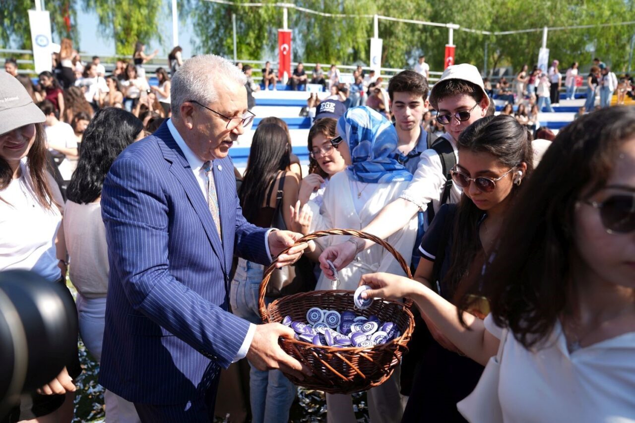 Ege Üniversitesi'nde 93 öğrenci topluluğu, 40 bin öğrenciye sosyal ve