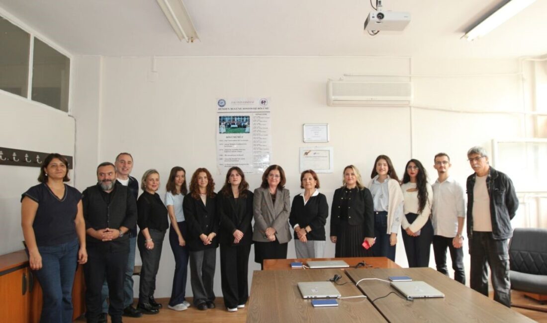 Ege Üniversitesi Edebiyat Fakültesi, Sosyoloji Araştırmaları Laboratuvarı'nın açılışını gerçekleştirdi. Prof.