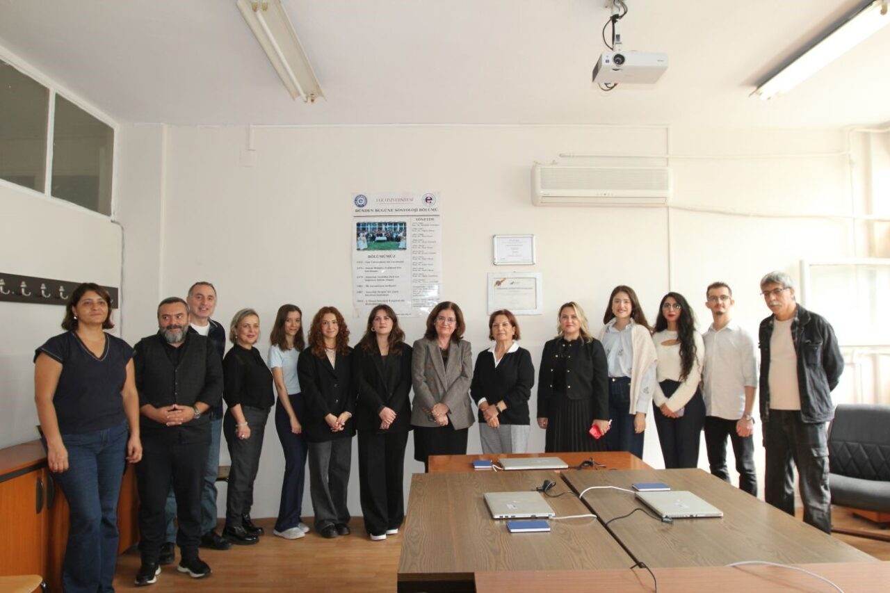 Ege Üniversitesi Edebiyat Fakültesi, Sosyoloji Araştırmaları Laboratuvarı'nın açılışını gerçekleştirdi. Prof.