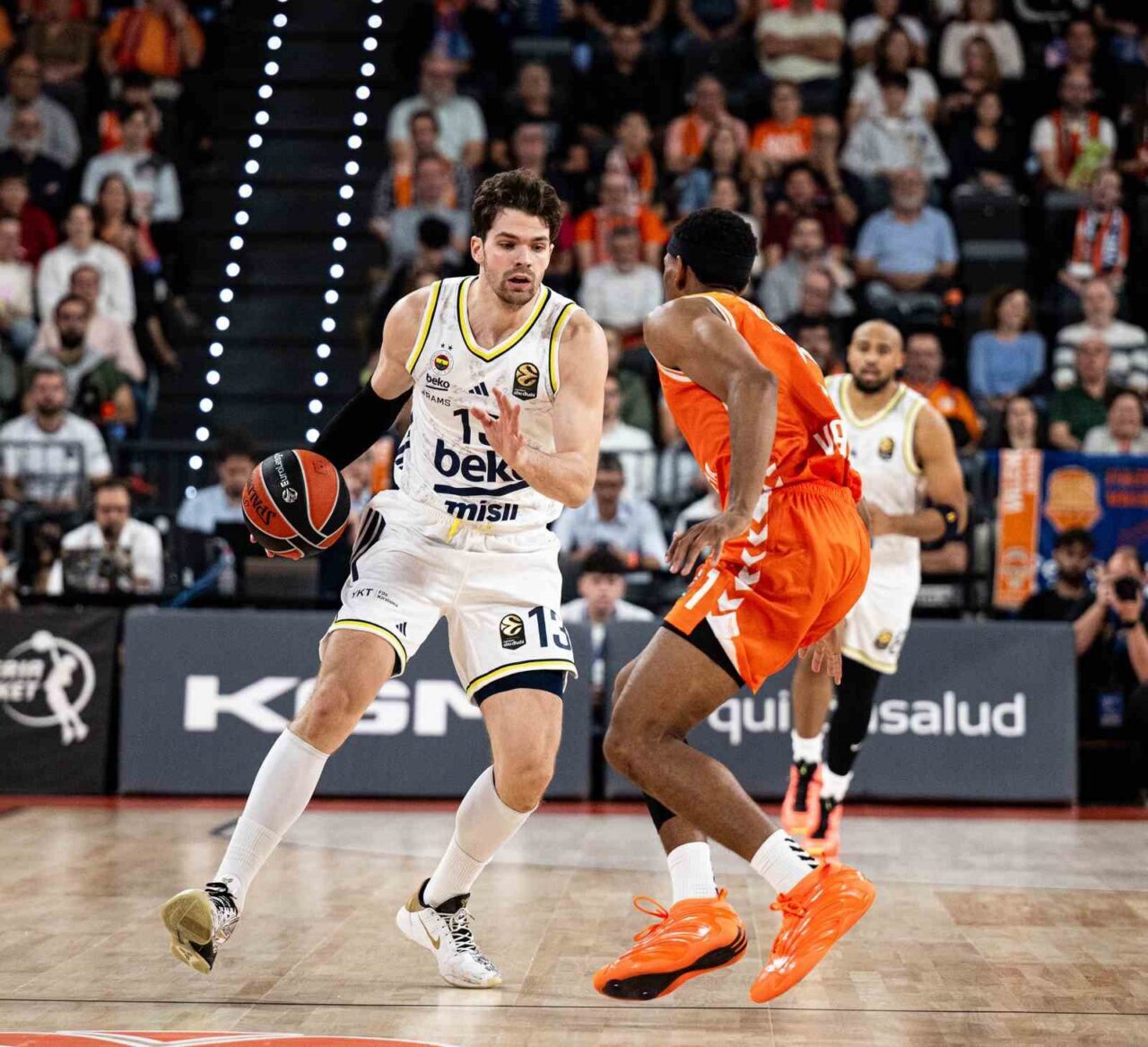 Fenerbahçe Beko, Euroleague 7. haftasında Valencia Basket'e 94-79 yenilerek deplasmandan