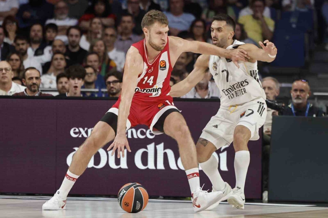 Euroleague 3. haftanın MVP'si Yunan takımı Olympiakos'un oyuncusu Sasha Vezenkov
