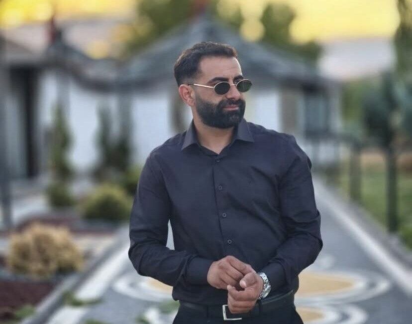 Düzce'de 29 yaşındaki G.E., evinde başından silahla vurulmuş olarak bulundu.