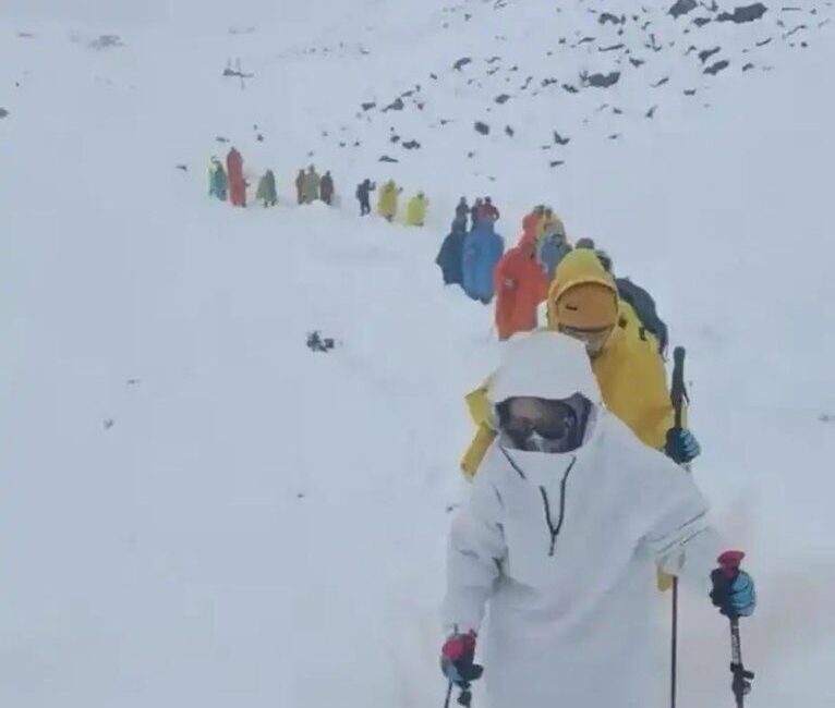Çin'in Tibet Özerk Bölgesi'ndeki Everest Dağı'nın doğu yamacında meydana gelen