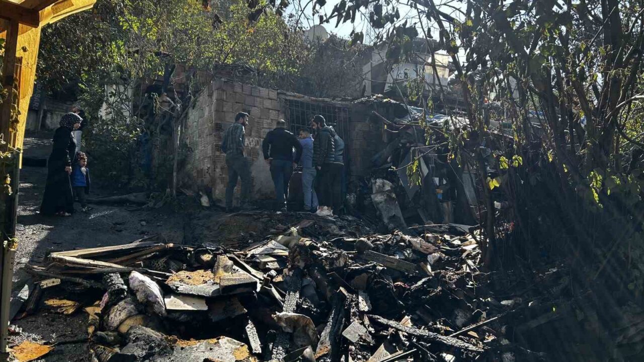 İstanbul Eyüpsultan'daki bir gecekonduda çıkan yangın, Suriyeli bir ailenin evini