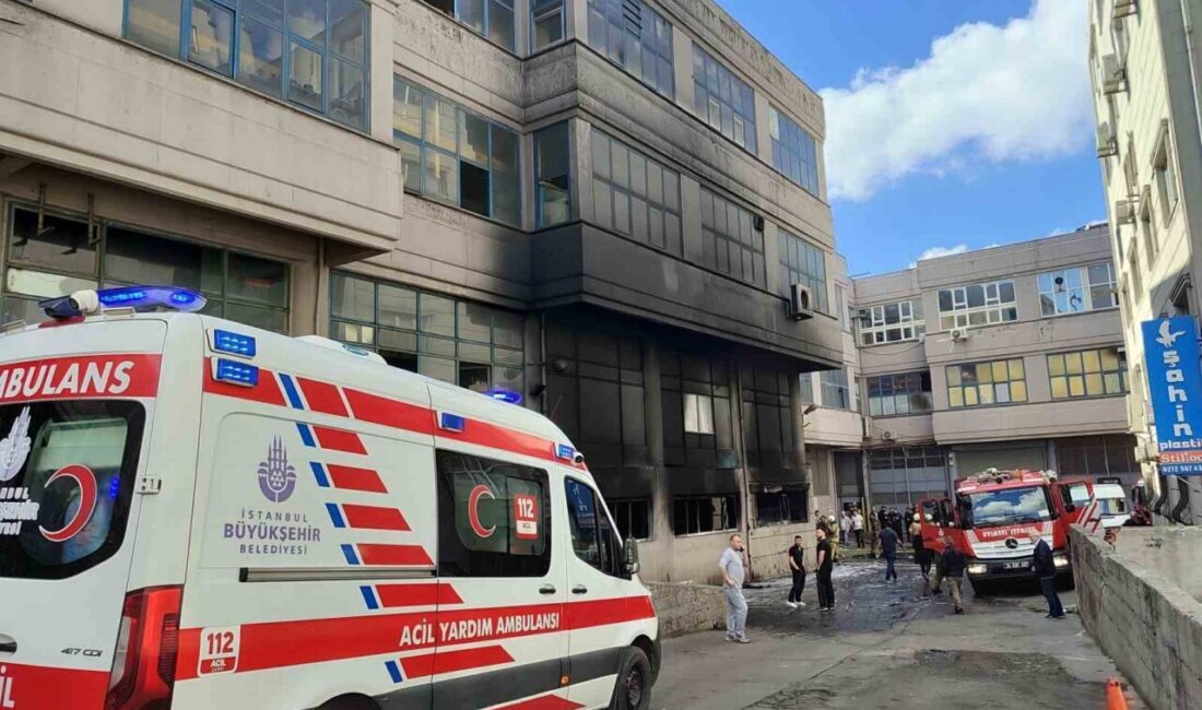 İstanbul Eyüpsultan'daki bir iş merkezinde bir plastik atölyesinde sebebi henüz