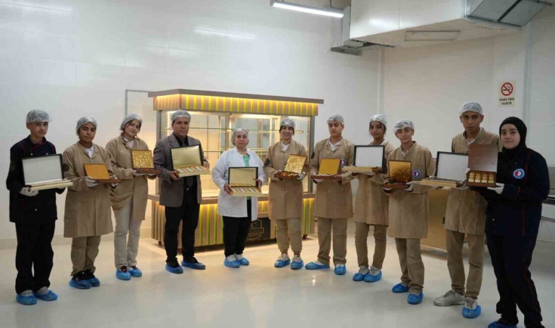 Gaziantep’teki Mesleki ve Teknik Anadolu Lisesi Öğrencileri Çikolata Üreterek Yılda 3 Milyon TL Gelir Elde Ediyor Gaziantep'teki Ali Topçuoğlu Mesleki ve Teknik Anadolu Lisesi öğrencileri, çikolata
