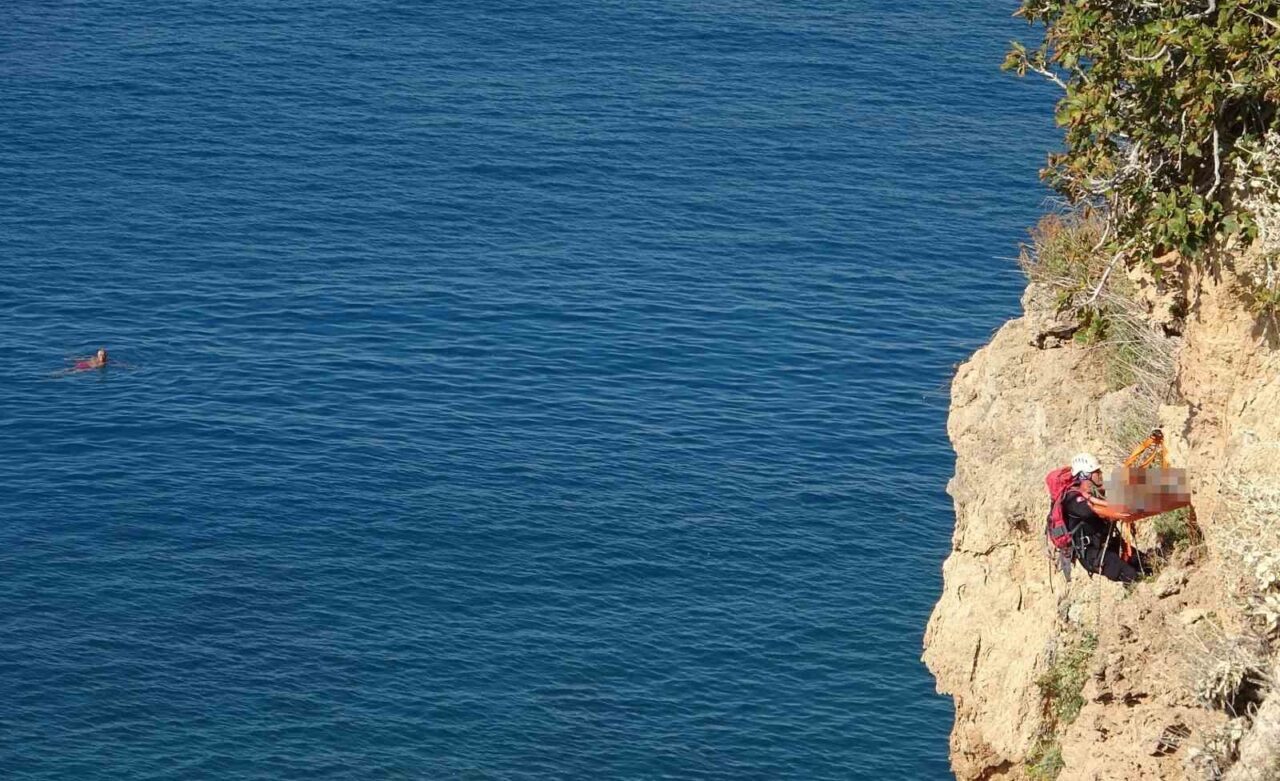 Antalya'nın Fener Mahallesi'ndeki falezlerde 44 yaşındaki dört çocuk babası Sami