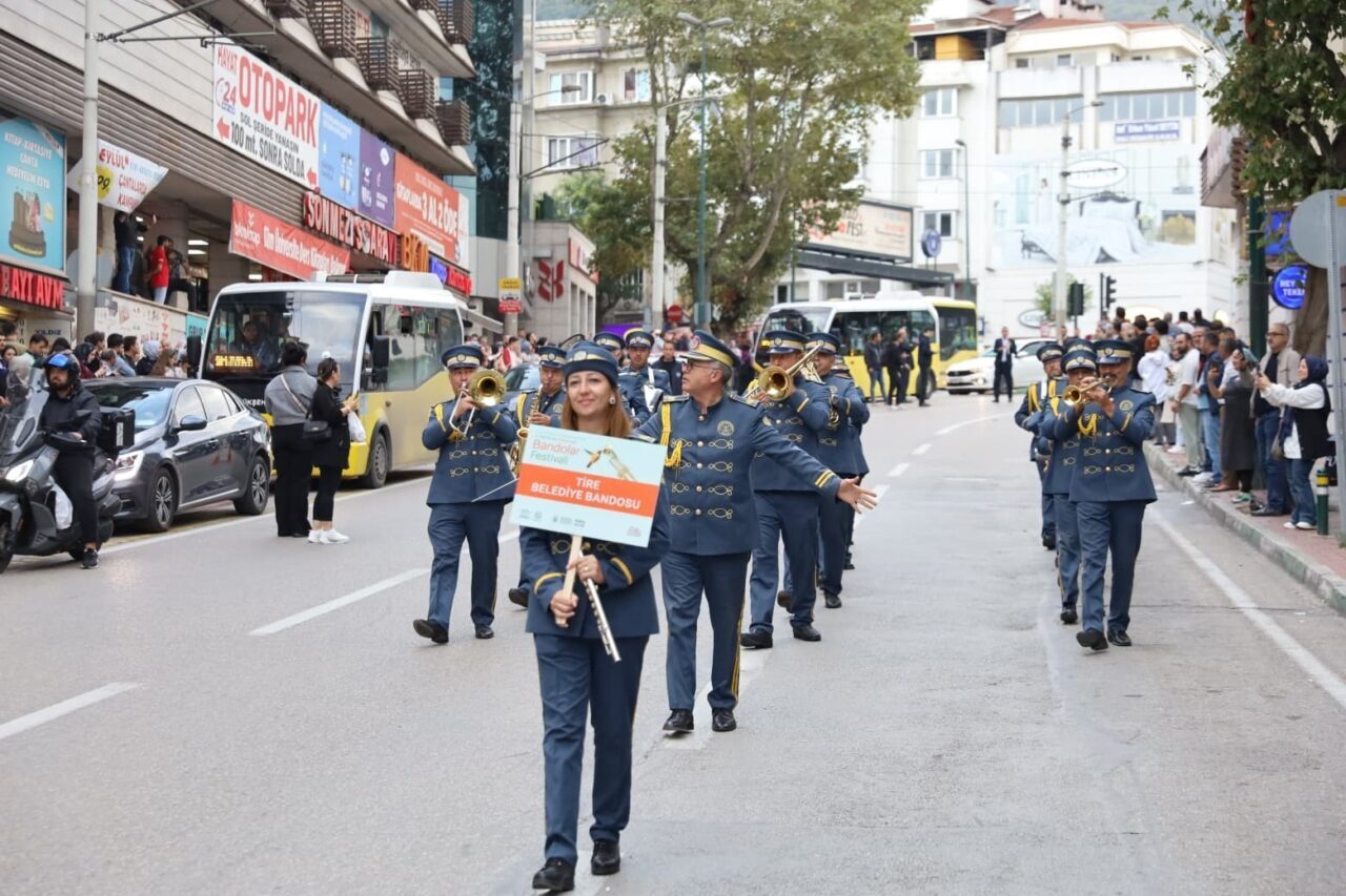 Bursa Büyükşehir Belediyesi, 4. Yeşil Bursa Uluslararası Bandolar Festivali'nde 20'den