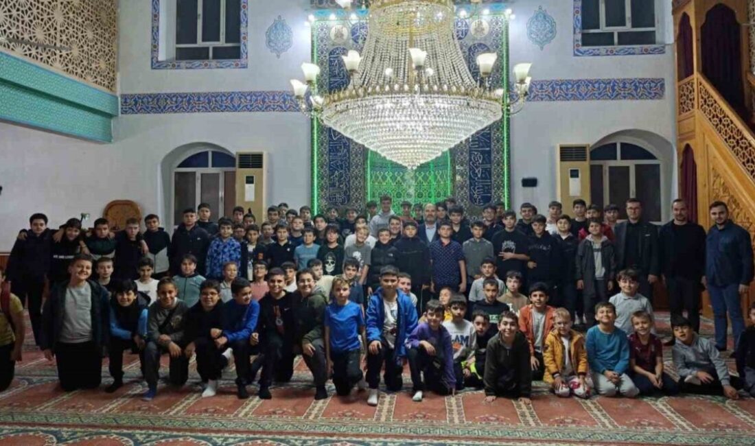 Çan Fatih Camii’nde Gençlik Buluşması: 100’den Fazla Genç Katıldı Çan Fatih Camii'nde gerçekleşen "Gençlik Buluşması"na 100'den fazla genç katıldı.