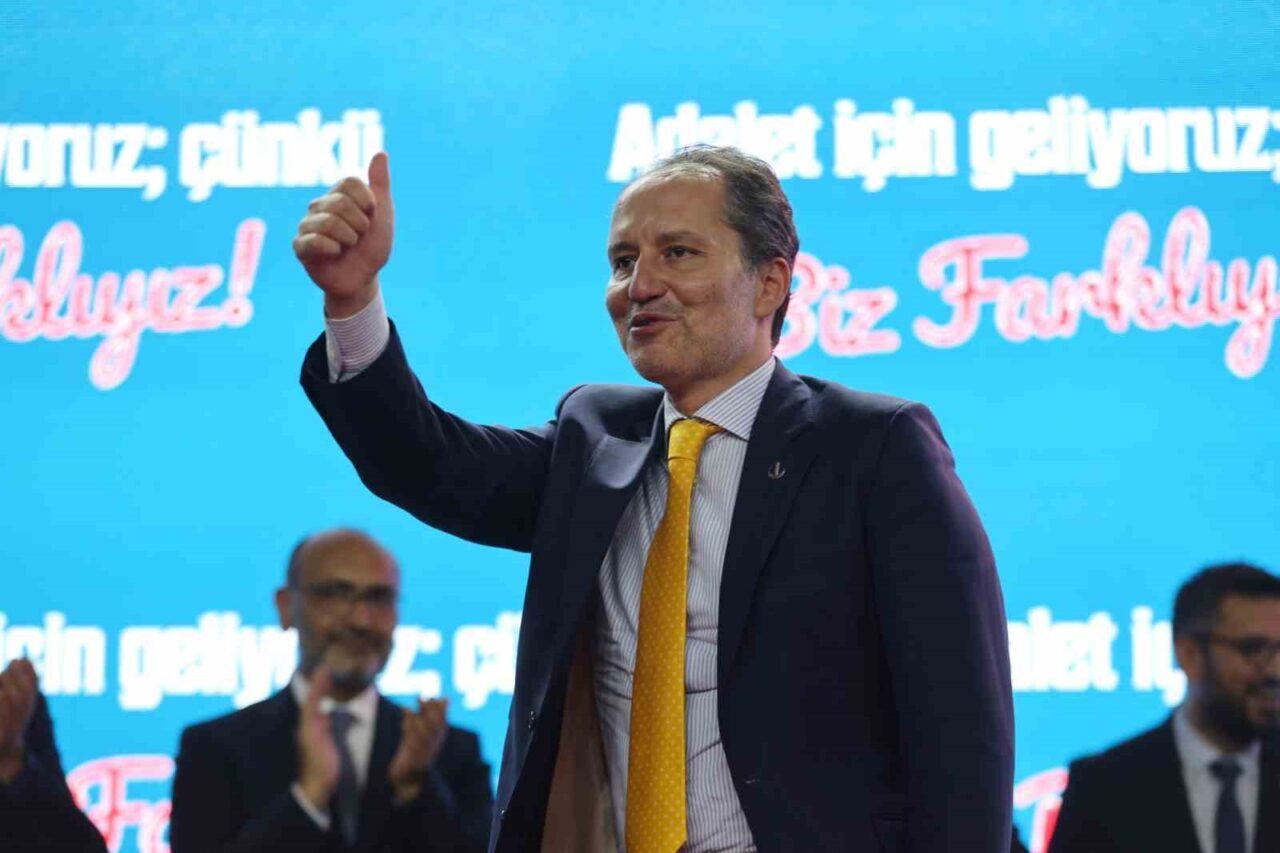 Yeniden Refah Partisi'nin Kayseri İl Kongresi'nde konuşan Genel Başkan Fatih