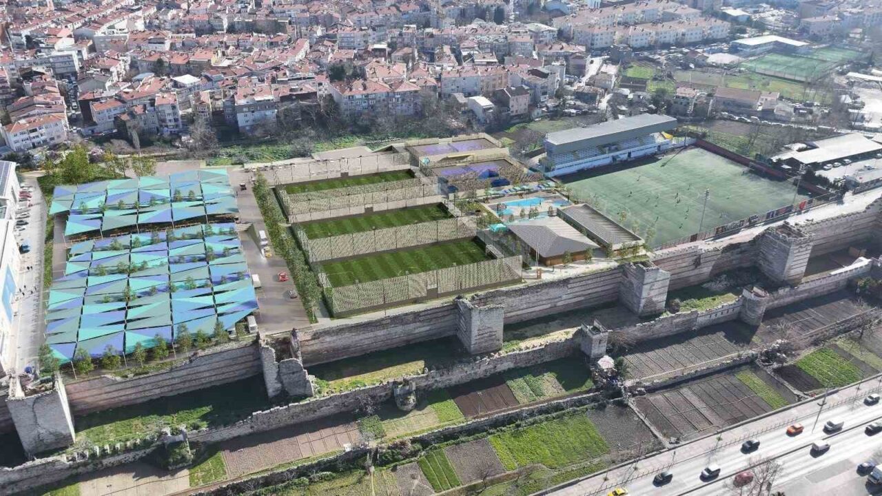 Fatih Belediyesi, spor yatırımlarıyla on binlerce genci spora kazandırarak fiziksel