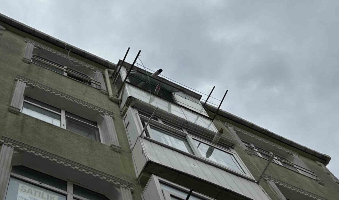 İstanbul Fatih'te 31 yaşındaki Gulzhamal Taalaibek Kyzy, beşinci kattan düşerek