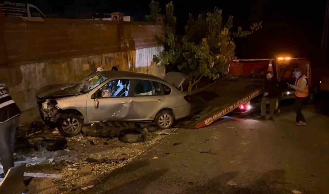 Bartın’da otomobil kazası: Takla atan araçta sıkışan sürücü, ekiplerce kurtarıldı Bartın'da meydana gelen kazada, R.H. yönetimindeki otomobil, A.K.'nın kullandığı araca