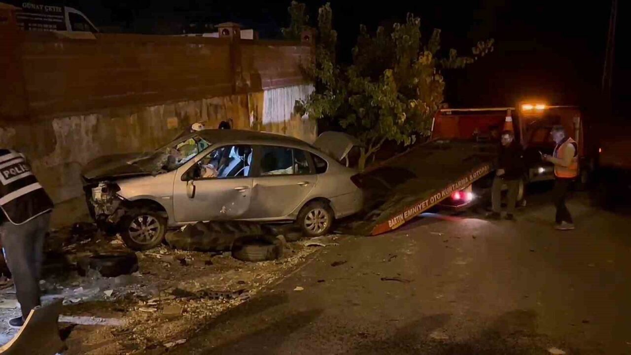 Bartın'da meydana gelen kazada, R.H. yönetimindeki otomobil, A.K.'nın kullandığı araca