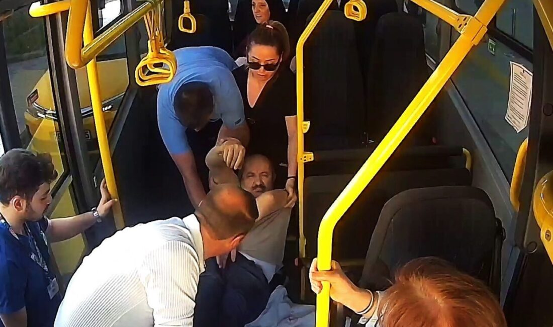 Karabük’te minibüste fenalaşan yolcuyu şoför Uğur Dereli, hızlı bir şekilde