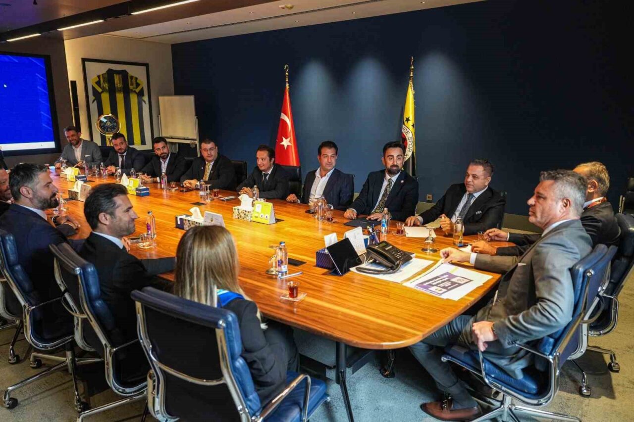 Fenerbahçeli İş İnsanları Derneği (FBİAD) Yönetim Kurulu, Fenerbahçe Başkanı Sadettin