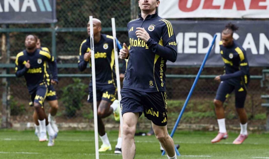 Fenerbahçe, Süper Lig’de Fatih Karagümrük ile oynayacağı maç için antrenmanlarını sürdürüyor Fenerbahçe, Fatih Karagümrük ile oynayacağı karşılaşma öncesinde Can Bartu Tesisleri'nde