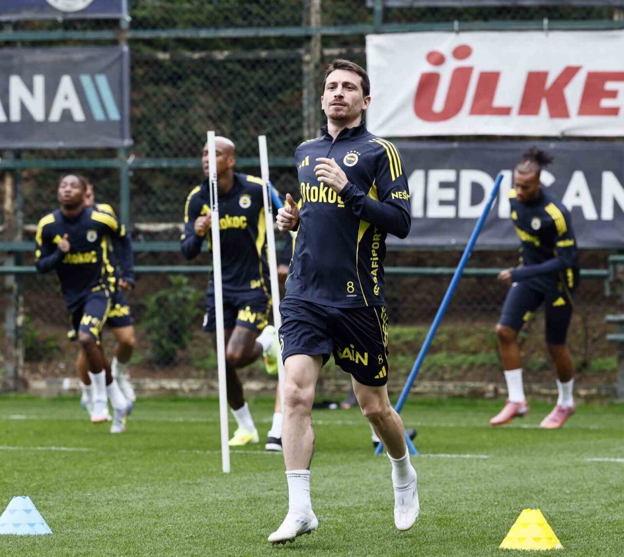 Fenerbahçe, Fatih Karagümrük ile oynayacağı karşılaşma öncesinde Can Bartu Tesisleri'nde