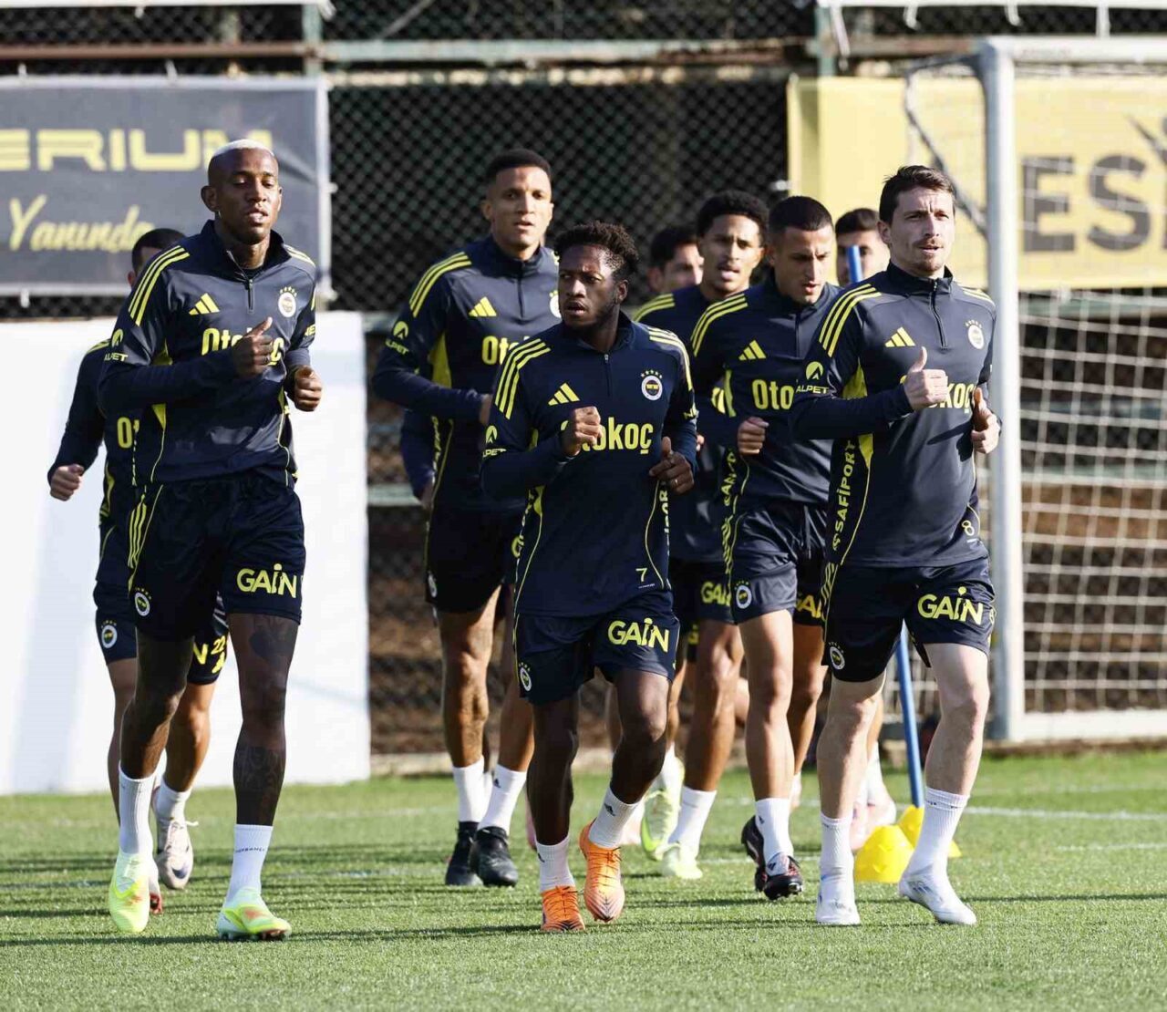 Fenerbahçe, 9. haftada Fatih Karagümrük ile oynayacağı maç için hazırlıklarına