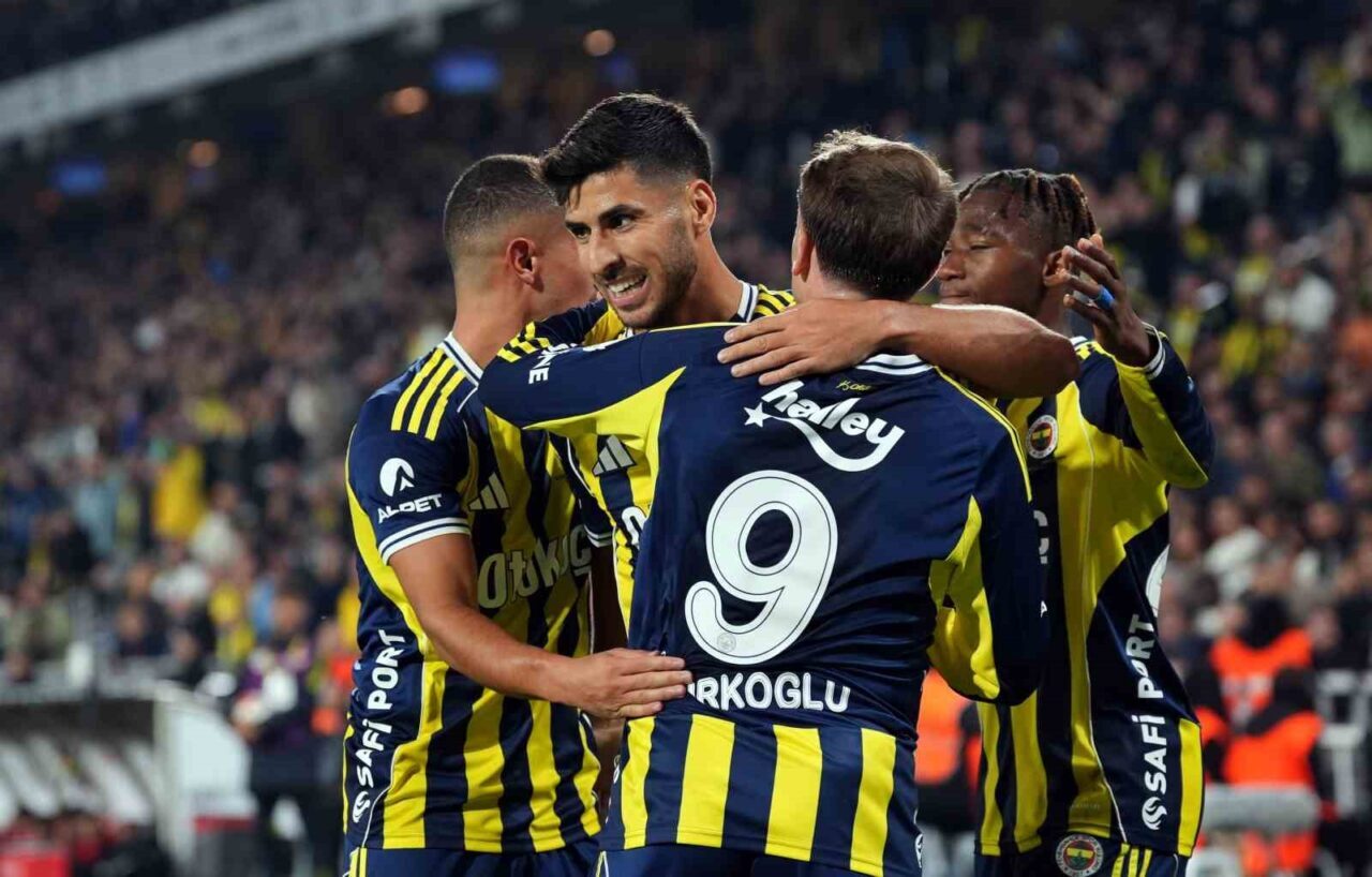 Fenerbahçe, Trendyol Süper Lig'de Fatih Karagümrük'ü 2-1 mağlup ederek, rakibine