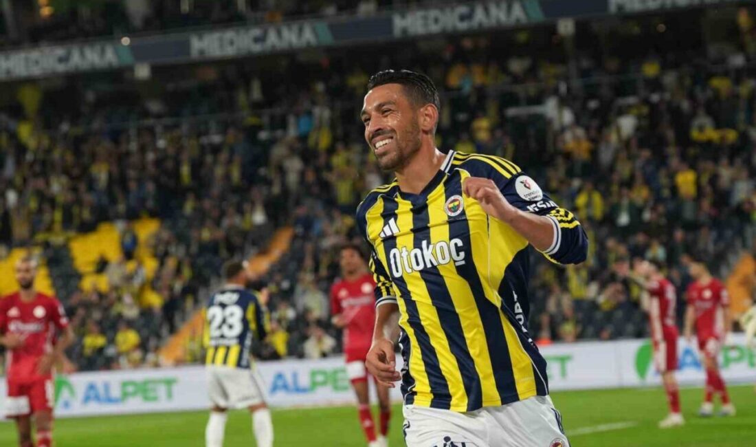 Fenerbahçe, İrfan Can Kahveci ve Cenk Tosun'un kadro dışı bırakıldığını