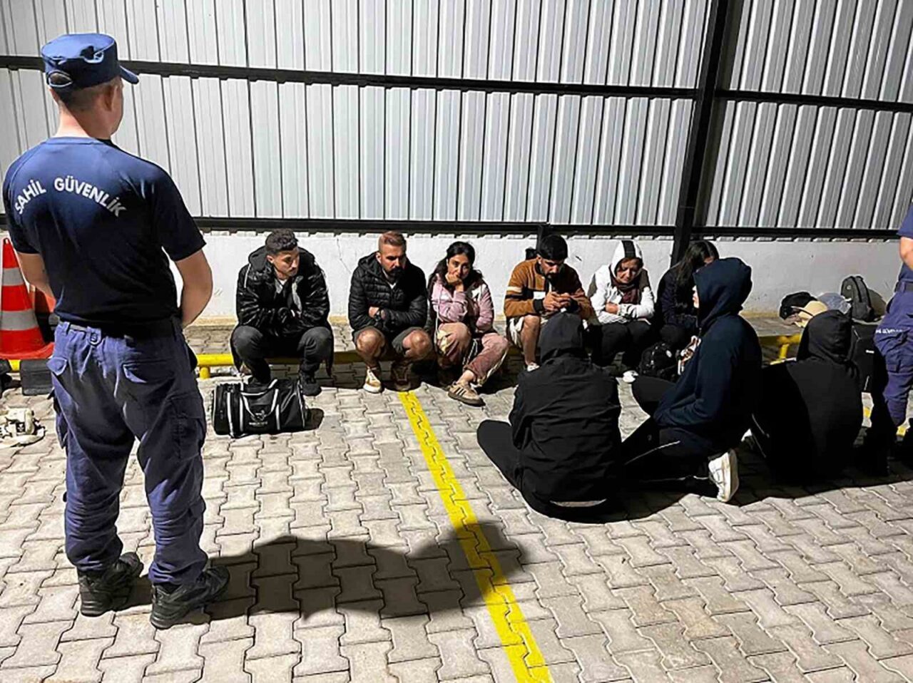 Muğla’nın Fethiye ilçesinde, Akmaz Plajı'nda düzenlenen operasyonda Sahil Güvenlik ve