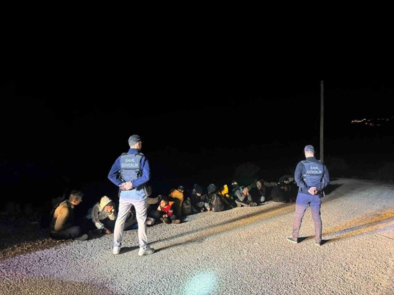 Muğla'nın Fethiye ilçesinde, Yediburunlar mevkiinde 31 düzensiz göçmen ile 2