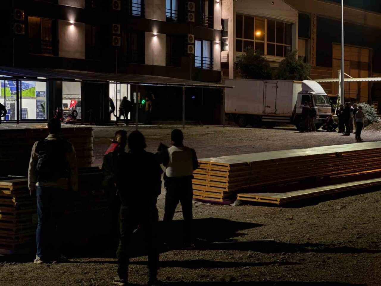 Muğla'nın Fethiye ilçesinde uyuşturucu ticaretiyle ilgili operasyonda, polis ekiplerine ateş