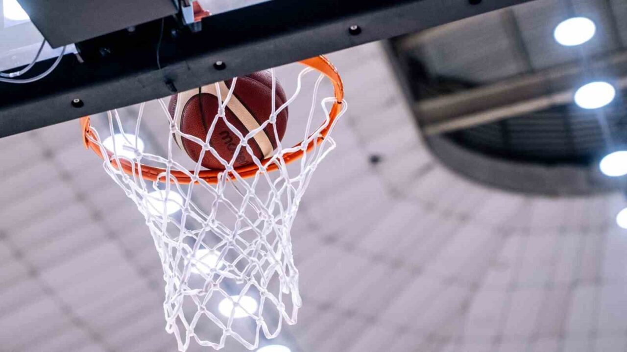 FIBA, Britanya Basketbol Federasyonu'nun erkekler ulusal müsabakalarında lisans verme yetkisini