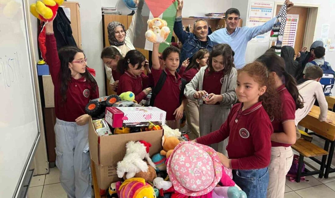 Trabzonlu Öğrenciler, Gazze’deki Çocuklara Umut Olmak İçin Oyuncak Topladı Trabzon'un Ortahisar ilçesindeki Ahmet Saka İlkokulu'nda öğrenciler, Gazze'deki çocuklara destek
