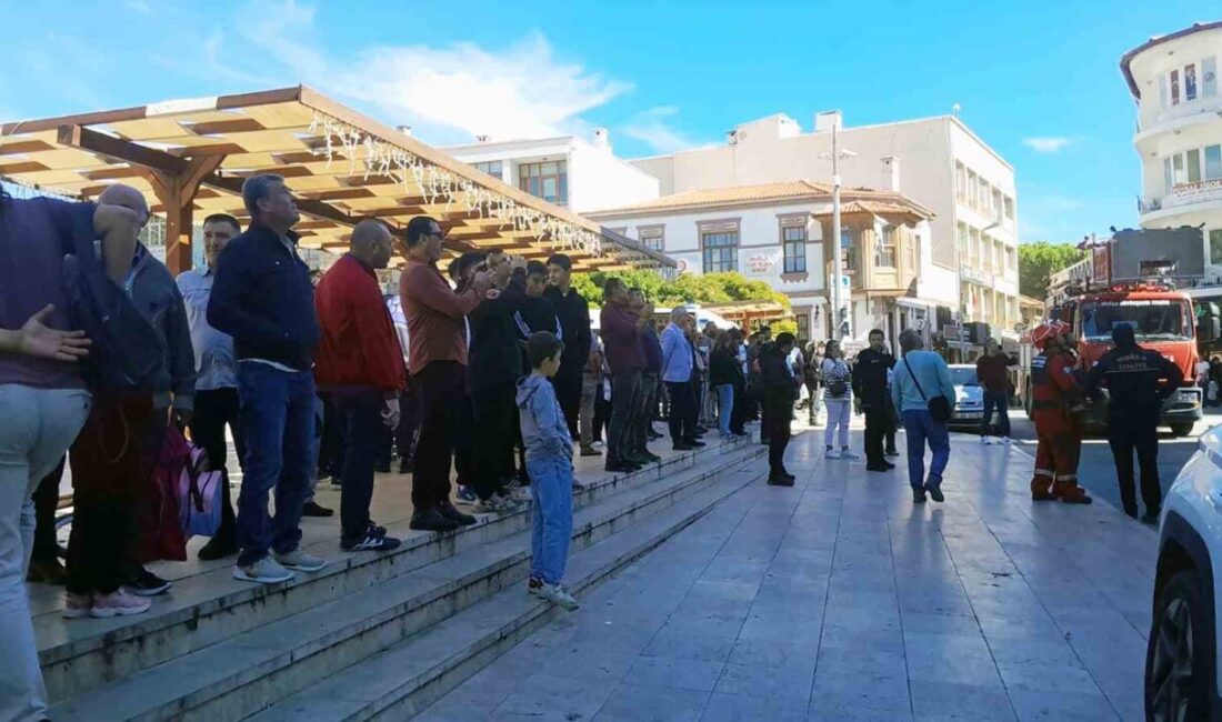 Menteşe’de Katlı Otoparkta İntihar Girişiminde Bulunan Kişi Polis Tarafından İkna Edilerek İndirildi Muğla'nın Menteşe ilçesindeki Kurşunlu Meydanı'nda bir vatandaş intihar girişiminde bulundu.