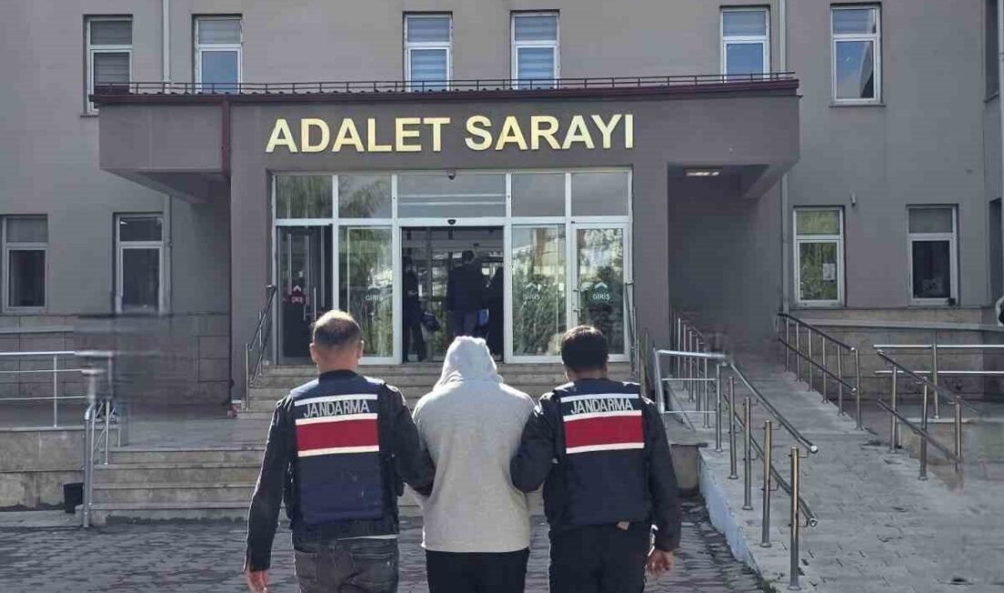 FETÖ Üyesi Sivas’ta Yakalanarak Cezaevine Gönderildi Sivas'ta, FETÖ üyesi olarak aranan ve 6 yıl 3 ay