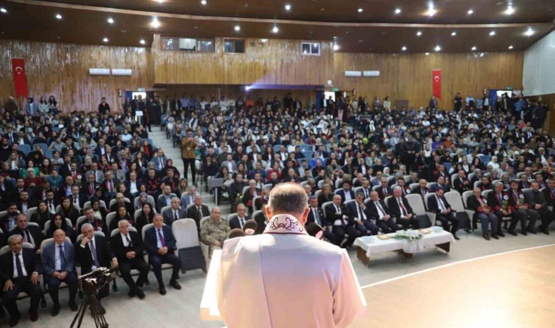 Fırat Üniversitesi 2025-2026 Akademik Yılına Coşkulu Bir Törenle Merhaba Dedi Fırat Üniversitesi, 2025-2026 Akademik Yılı'nın açılışını büyük bir törenle gerçekleştirdi.