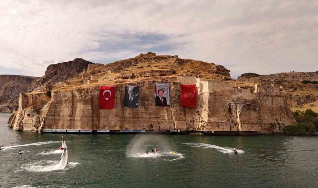 Gaziantep'te düzenlenen 6. Uluslararası Rumkale Su Sporları Festivali, tarihi Rumkale'de
