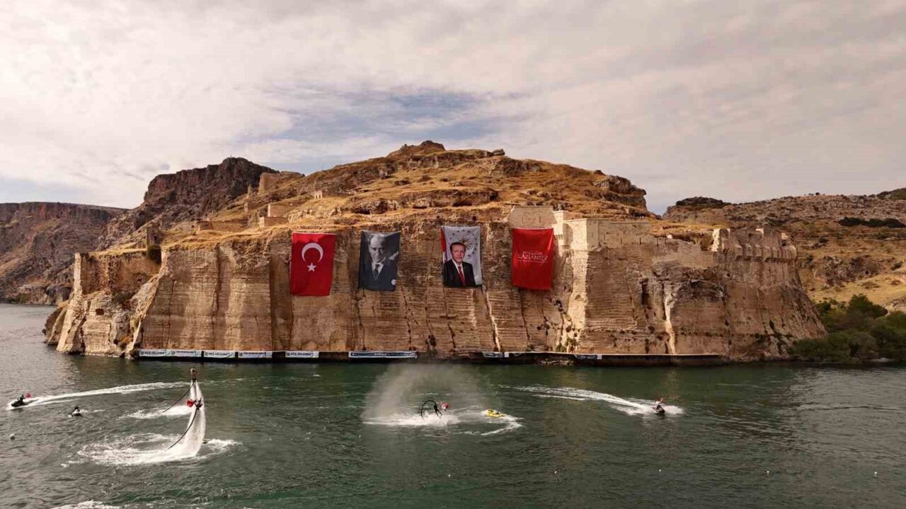 Gaziantep'te düzenlenen 6. Uluslararası Rumkale Su Sporları Festivali, tarihi Rumkale'de