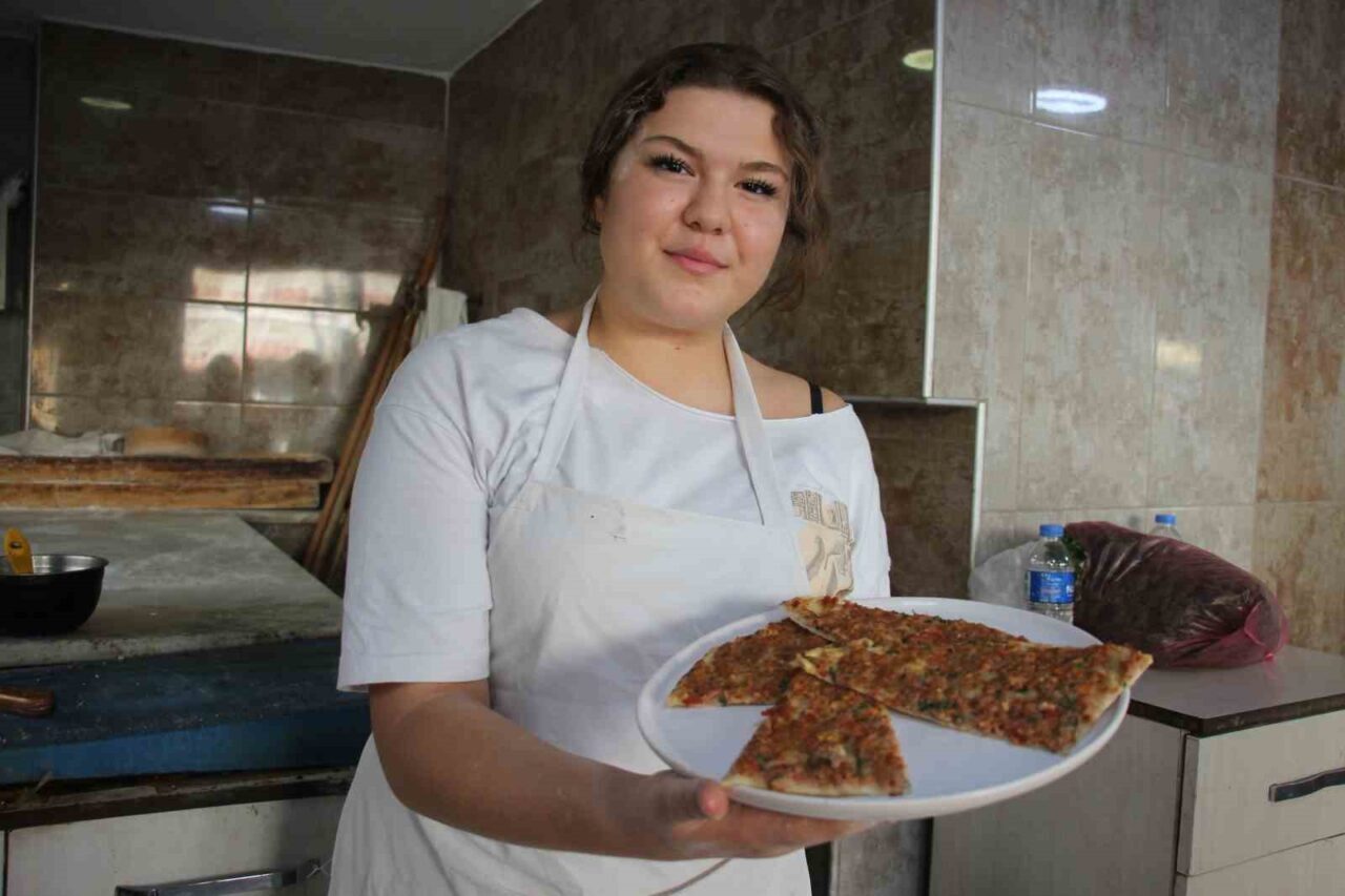 17 yaşındaki Cennet Gül Uçar Avcı, Aydın'ın Koçarlı ilçesinde kadın