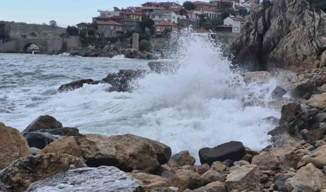 Bartın'ın Amasra ilçesinde Meteoroloji Genel Müdürlüğü tarafından yapılan fırtına uyarısının