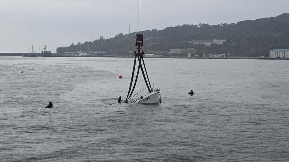 Zonguldak'ın Karadeniz Ereğli ilçesinde fırtına ve sağanak yağış nedeniyle maruz