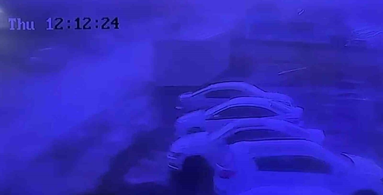 Hatay'da etkili olan kuvvetli fırtına, Dörtyol ilçesinde Süleyman Demirel Anadolu