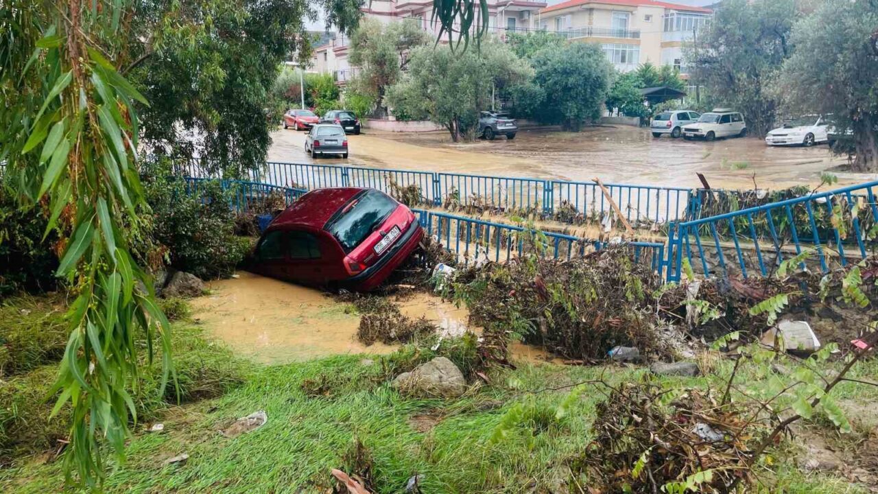 Foça’da Sel Sularına Kapılan Bülent Kaptanoğlu İçin Arama Çalışmaları Devam Ediyor